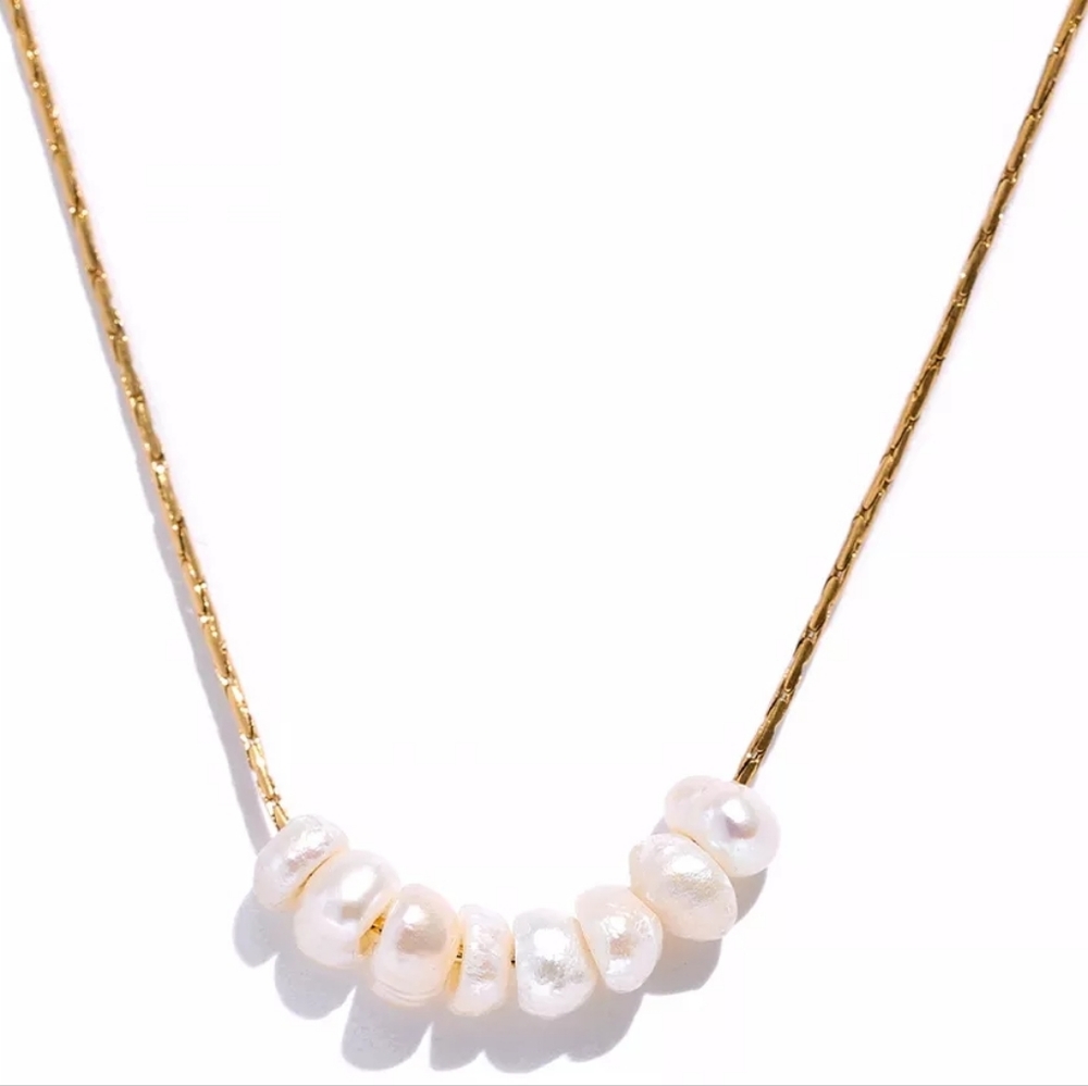 Exquisite Delicate Pearl Necklace